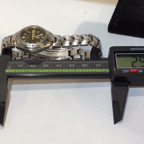 Citizen quartz watch with day & date safety clasp.